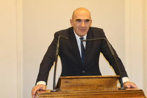 κουτσολαμπρος